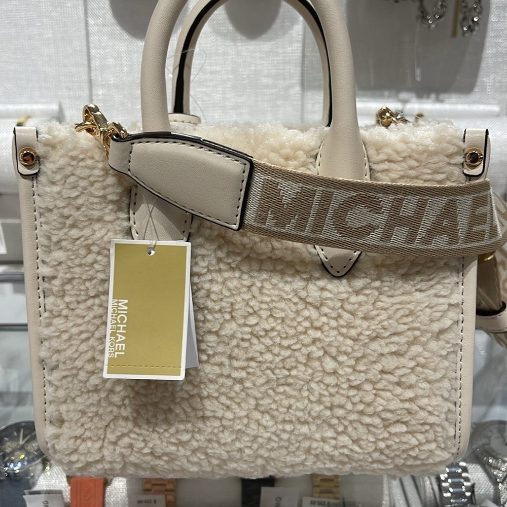 Michael Kors Mirella Extra-Small Sherpa XS SHOPPER XBODY
SHEARLING Crossbody TZ - Picture 12 of 16